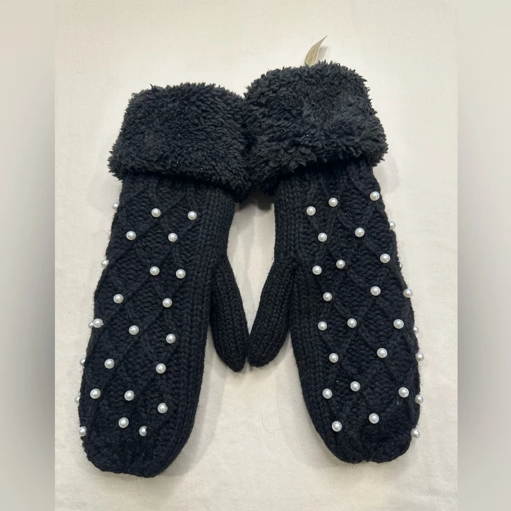 Coco + Carmen Ladies Winter Mittens. NWT